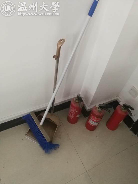 6EC4